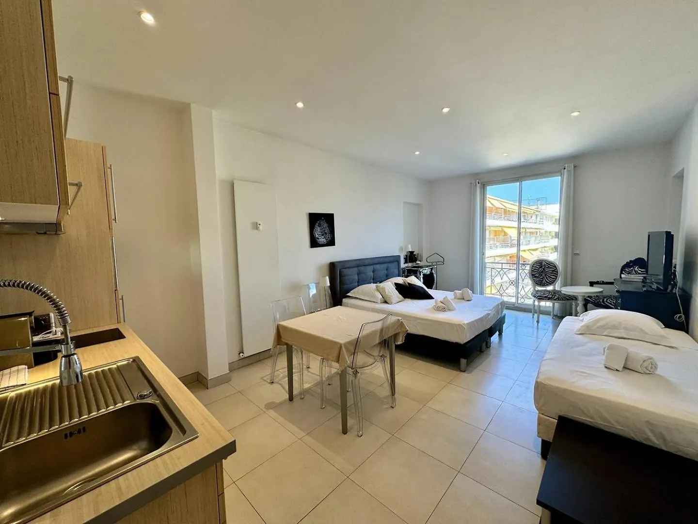 Cannes La Croisette - Joli Studio Au Calme Cote Jardin Apartmán