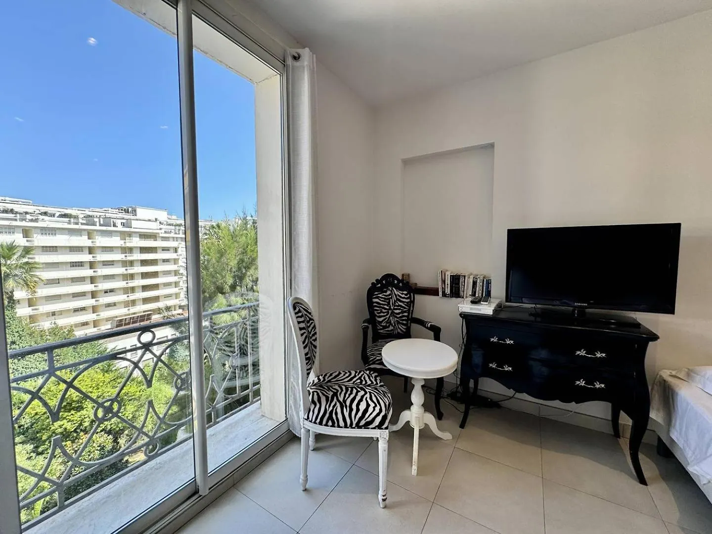 Cannes La Croisette - Joli Studio Au Calme Cote Jardin Francie
